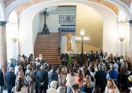 Monseñor Benavent durante la recepción a los miembros de los altares en el Palacio Arzobispal.