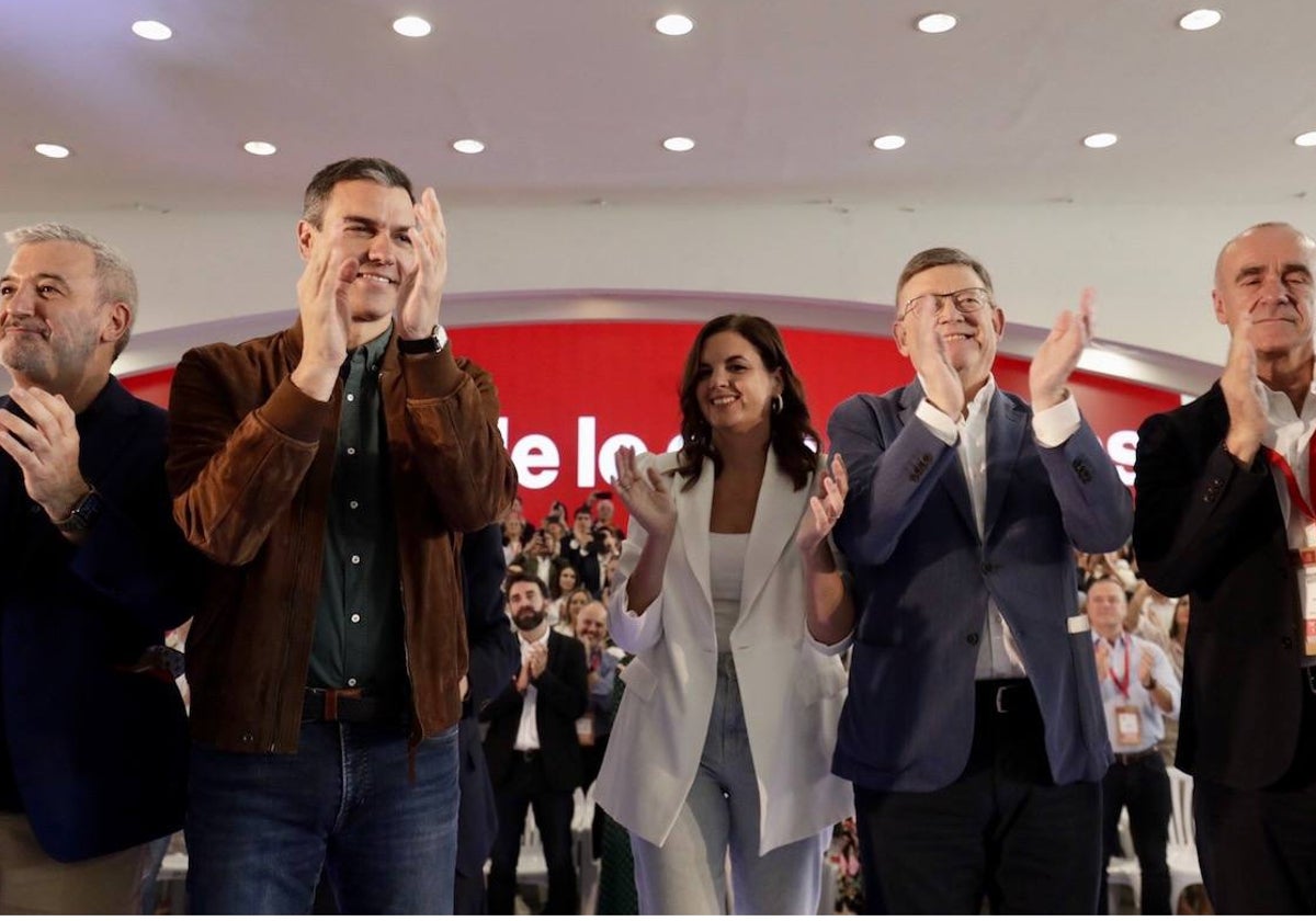 Sánchez, Gómez y Puig, en el escenario de la conferencia.