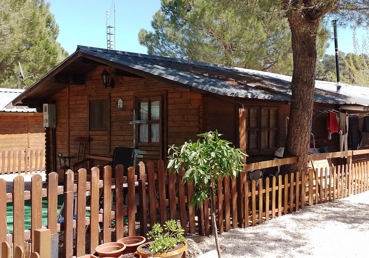 La cabaña donde tuvo lugar el crimen, en la que se puede ver la ropa tendida.