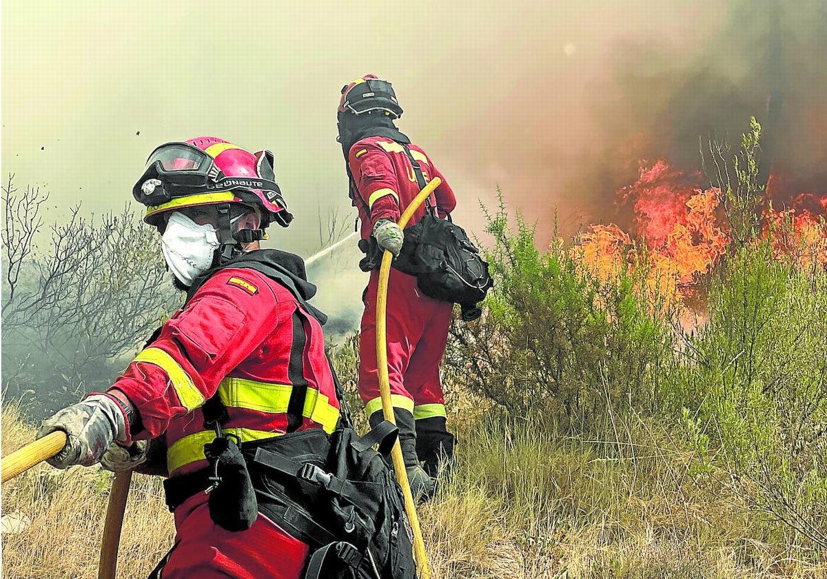 Efectivos de la UME, en un incendio en la Comunitat