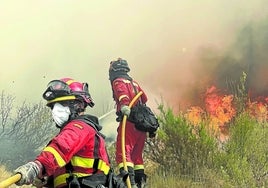 Efectivos de la UME, en un incendio en la Comunitat