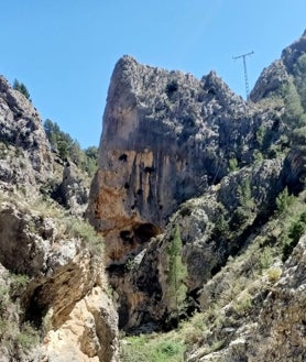 Imagen secundaria 2 - La naturaleza guarda asombrosos parajes en la zona. 