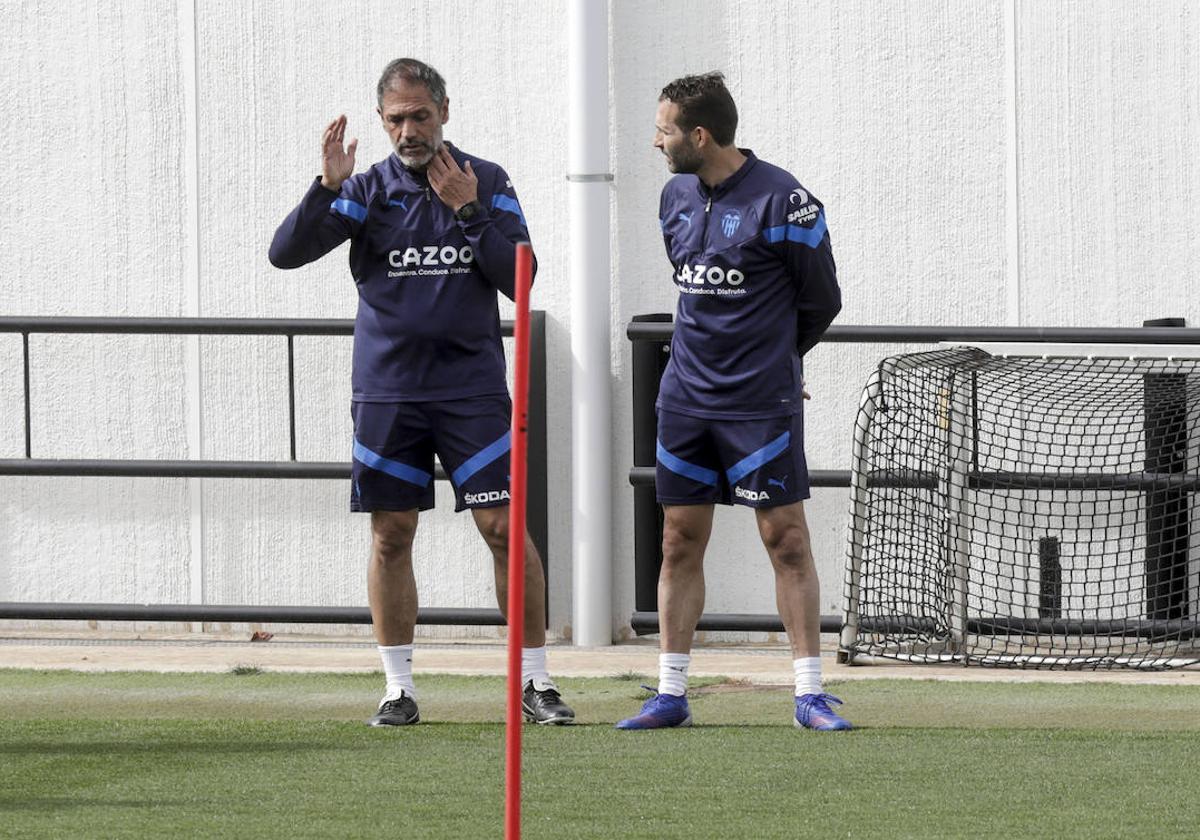 Rubén Baraja, durante un entrenamiento en Paterna.