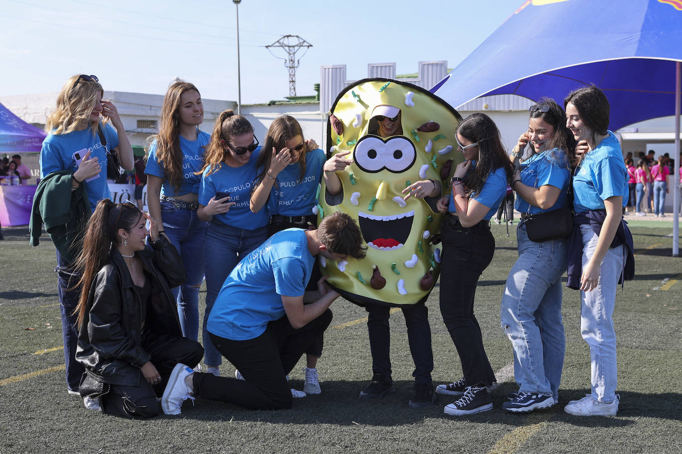 Miles de estudiantes han disfrutado de las paellas universitarias en Pinedo