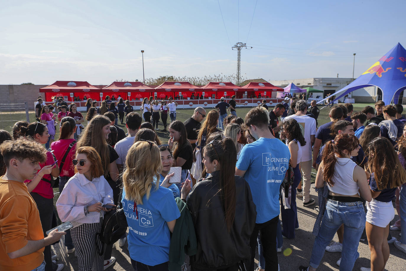 Miles de estudiantes han disfrutado de las paellas universitarias en Pinedo