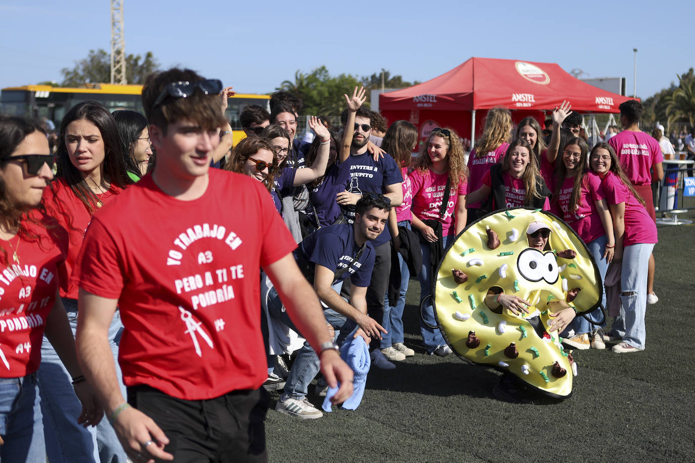 Miles de estudiantes han disfrutado de las paellas universitarias en Pinedo