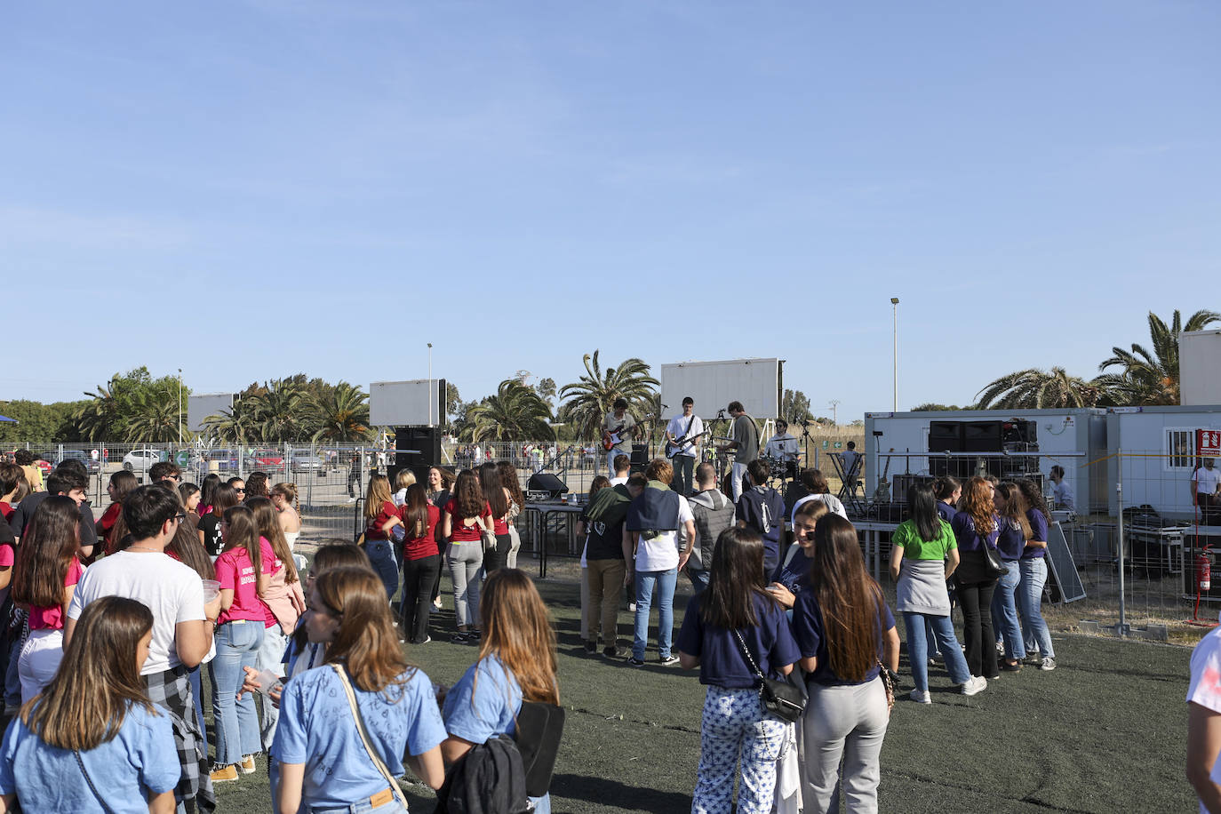 Miles de estudiantes han disfrutado de las paellas universitarias en Pinedo