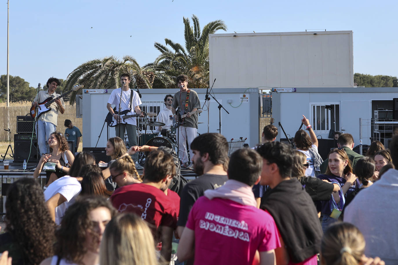 Miles de estudiantes han disfrutado de las paellas universitarias en Pinedo