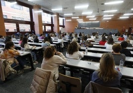 Aspirantes en el examen de Enfermería a finales de noviembre de 2022.