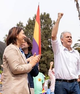 Imagen secundaria 2 - Supersábado preelectoral cargado de clásicos: mercados, polémicas y más Yolanda