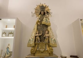 La imagen de la Virgen de los Desamparados, en la capilla de Casa Caridad.