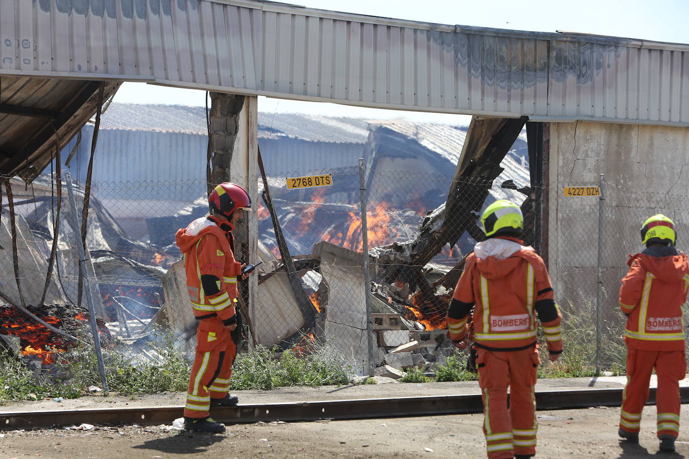 Arde la nave de la empresa que hizo las gradas del Nuevo Mestalla