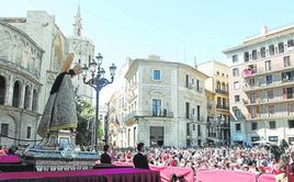 Plaza de la Virgen. Imagen original de la Virgen tras su restauración, el 5 de abril de 2014