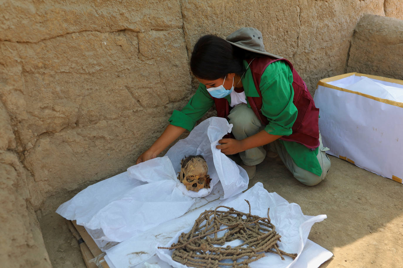 Hallan en Perú un momia de hace 1.000 años que conserva restos de piel y pelo