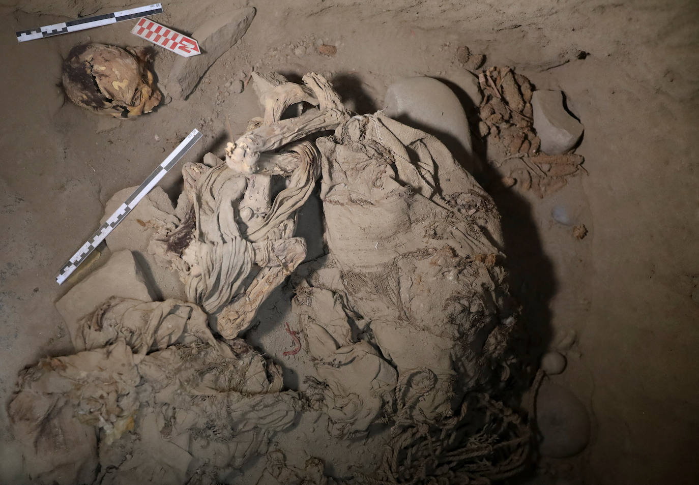 Hallan en Perú un momia de hace 1.000 años que conserva restos de piel y pelo