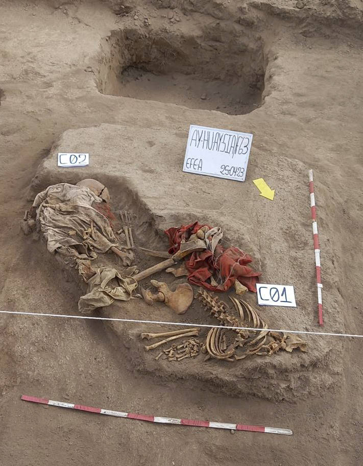 Hallan en Perú un momia de hace 1.000 años que conserva restos de piel y pelo