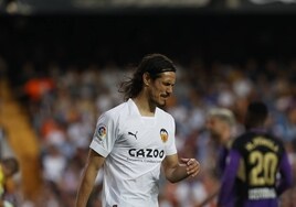 Cavani lamenta una ocasión fallida durante el encuentro ante el Valladolid.