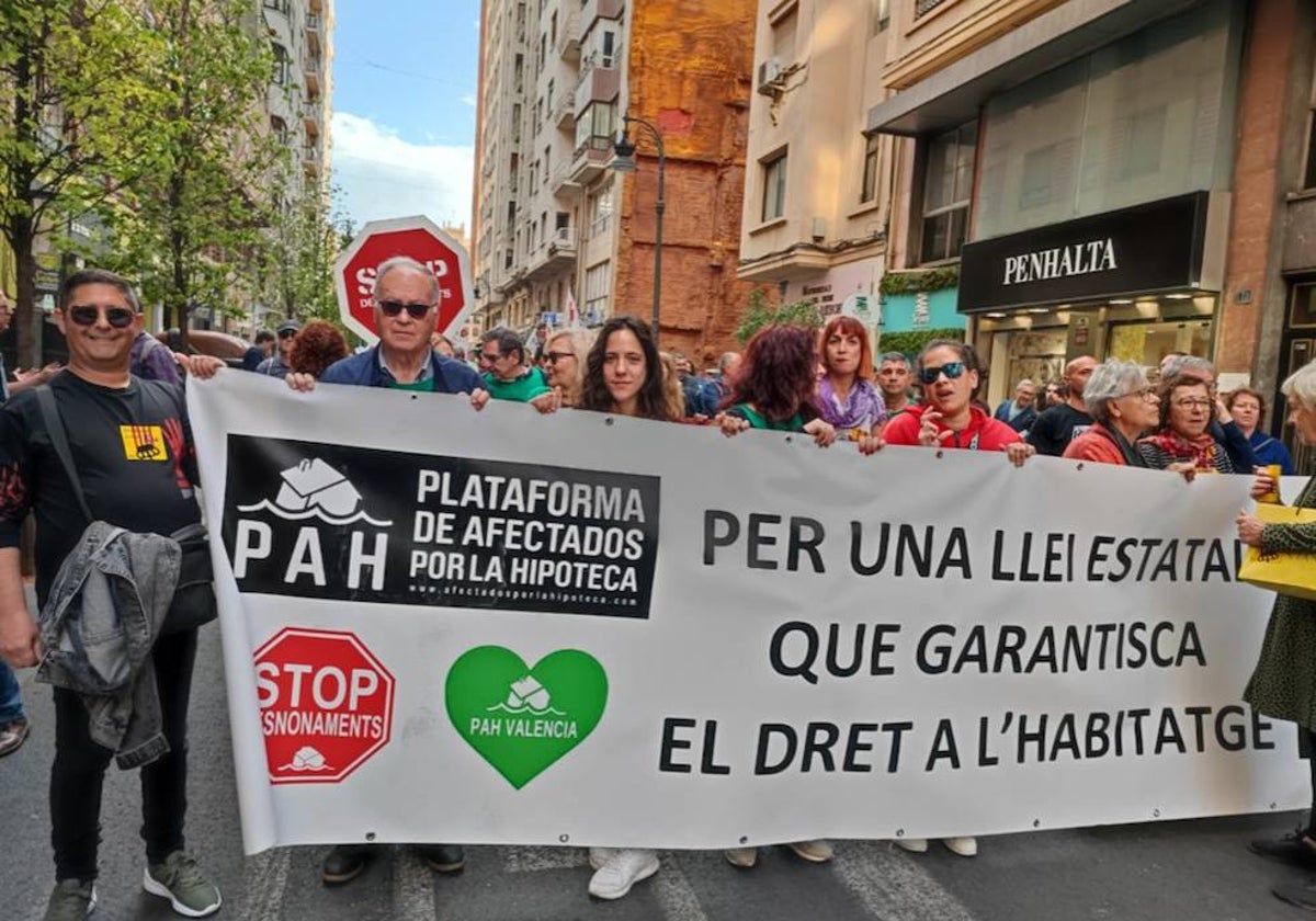 La PAH protesta en Valencia: «La ley de vivienda no acaba con los desahucios»