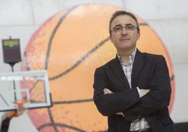 Chechu Mulero posa en L'Alqueria del Basket antes de la entrevista.