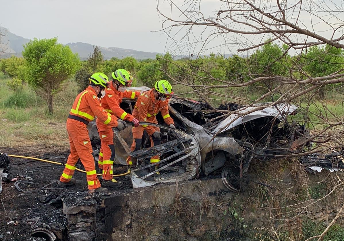 Los bomberos excarcelaron a la víctima.