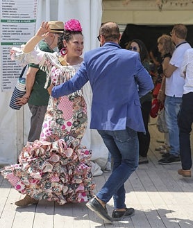 Imagen secundaria 2 - Baile y cante en las cerca de veinte casetas que componen la cita festiva.