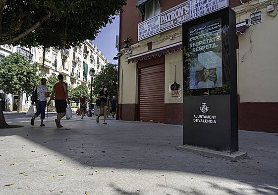 Uno de los paneles informativos de ruido instalados en Ruzafa.