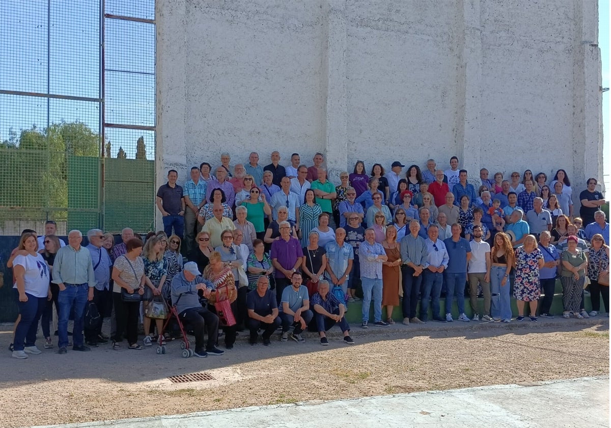 Foto de familia de los socialistas de la Costera y la Canal que se dieron cita en Canals.