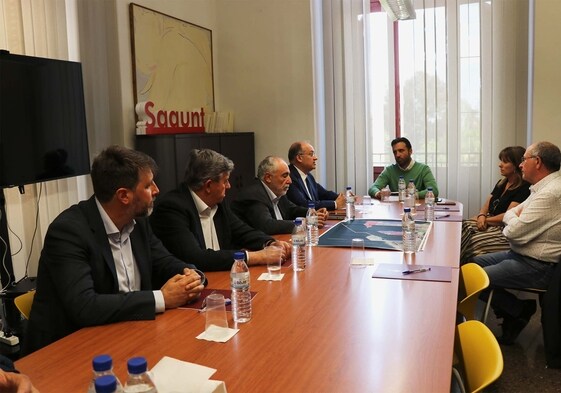 Reunión en el Ayuntamiento de Sagunto y representantes de la APV.