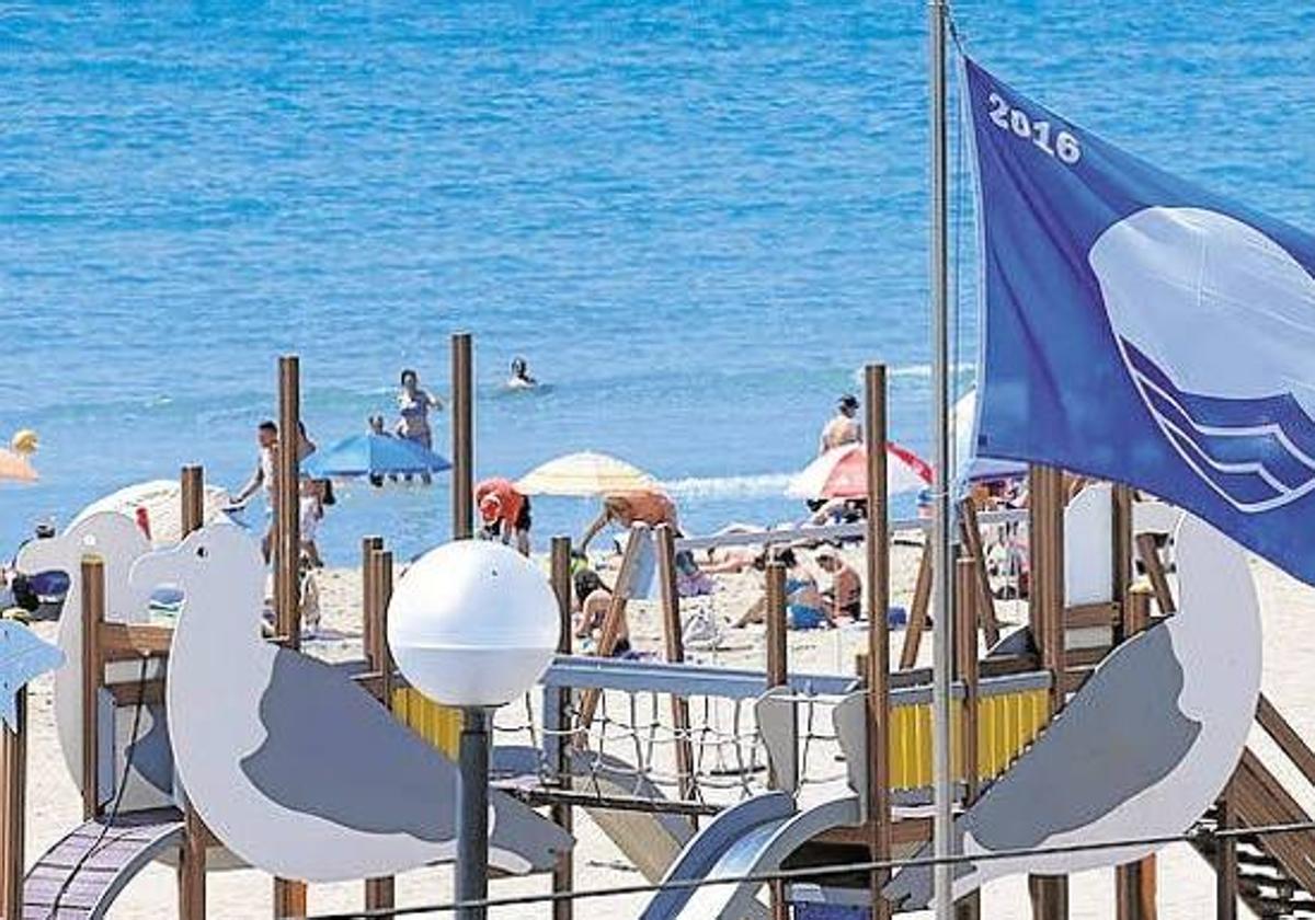 Las siete playas de la Comunitat Valenciana que pierden la bandera azul respecto a 2022