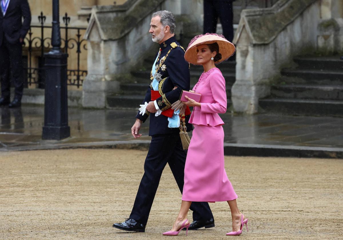 El espectacular look de la reina Letizia en la coronación de Carlos III