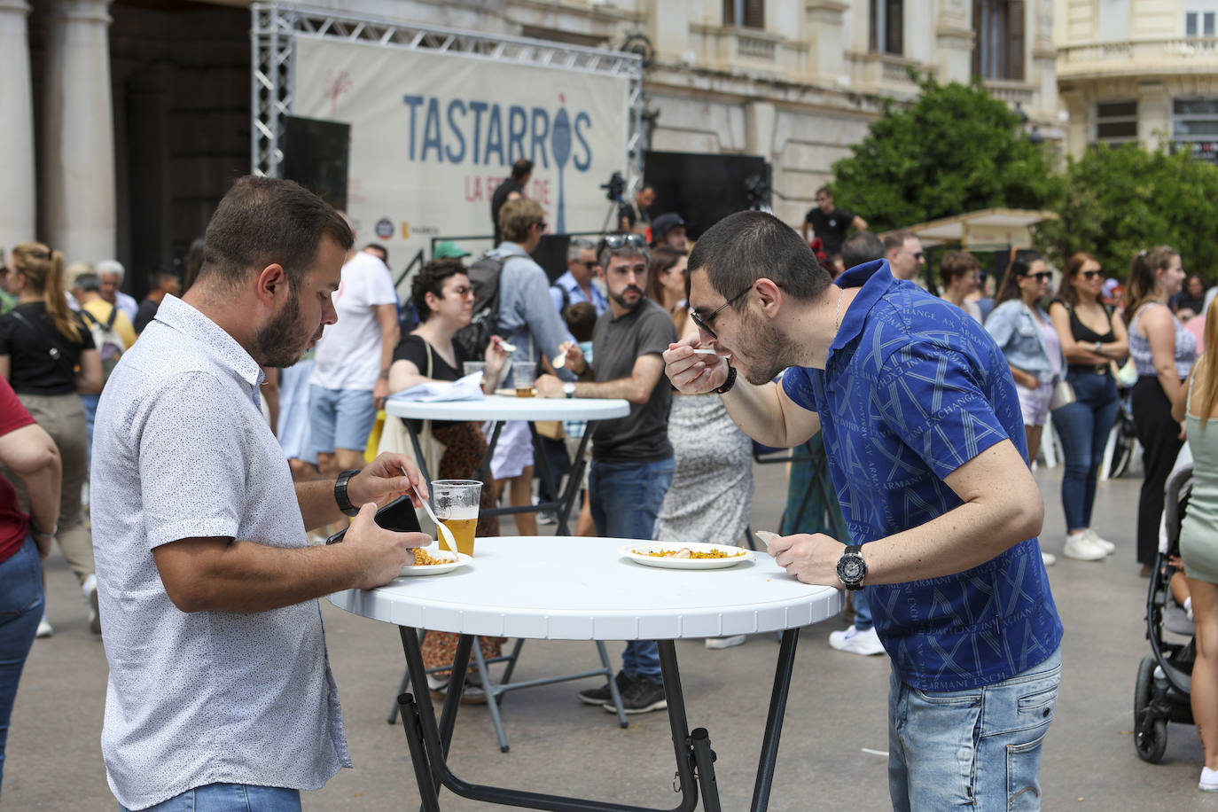 Valencia saborea su gran evento de las paellas