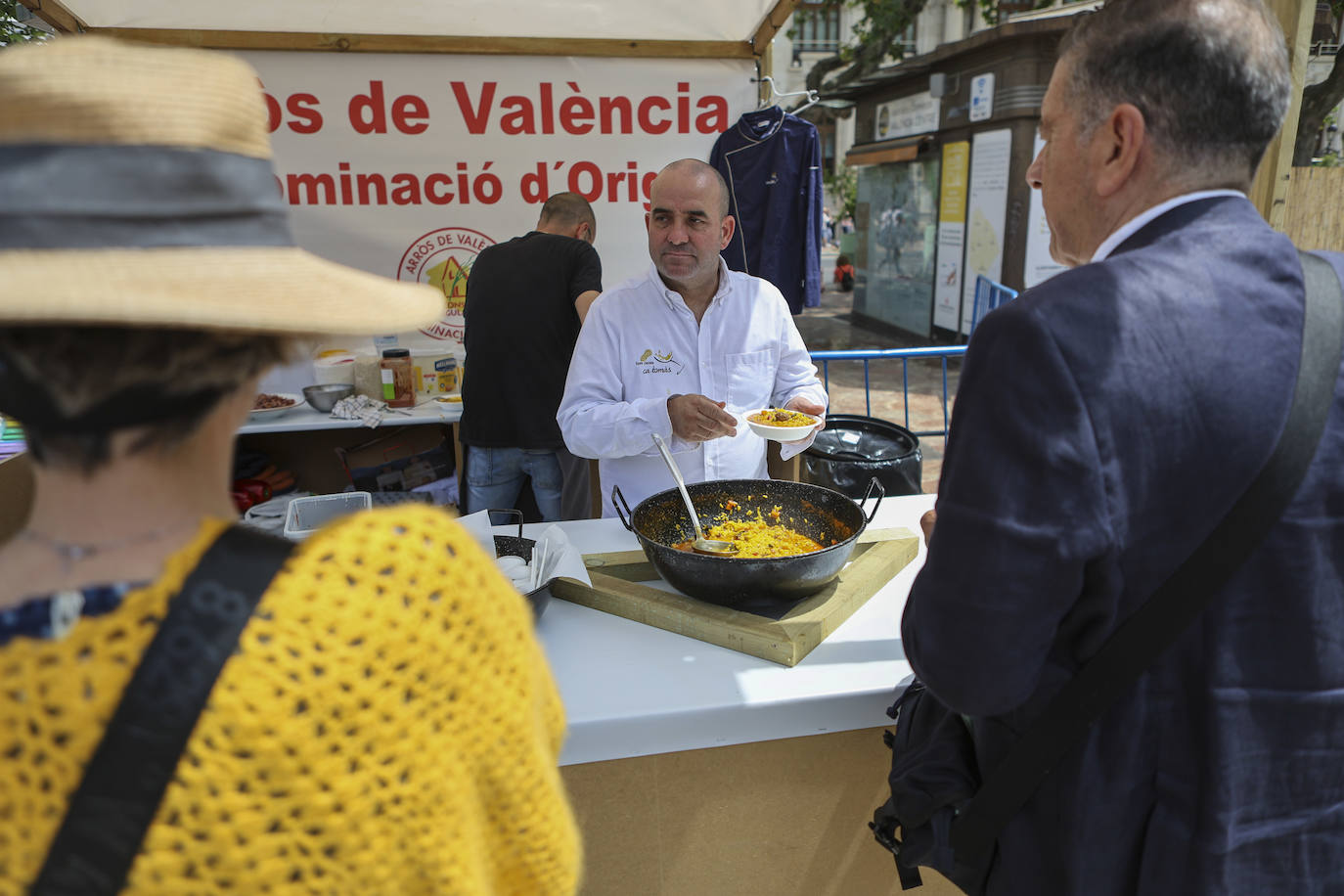 Valencia saborea su gran evento de las paellas