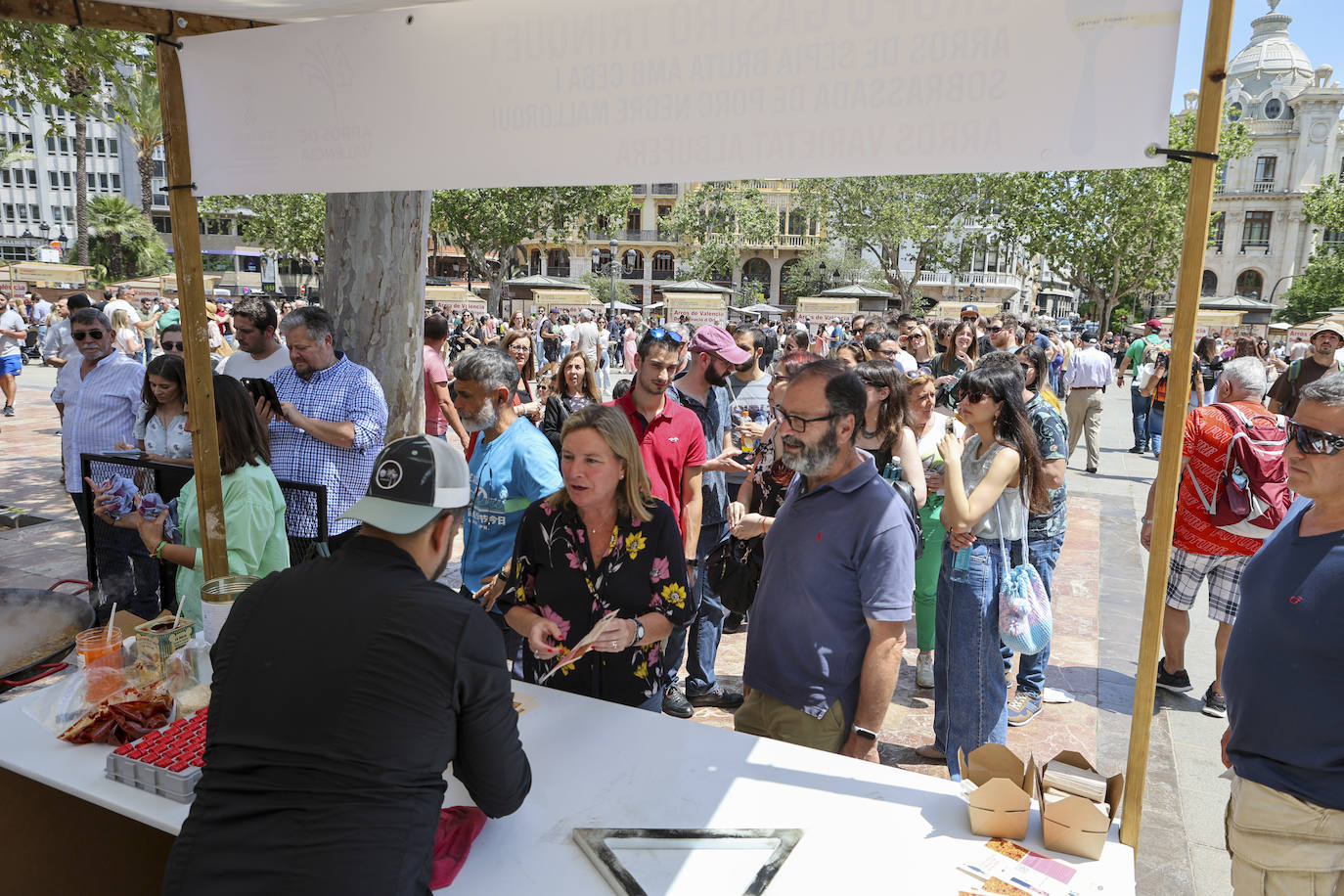 Valencia saborea su gran evento de las paellas