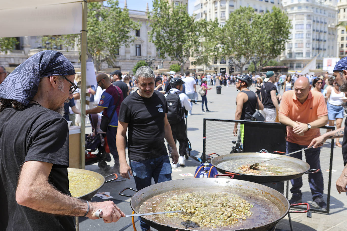 Valencia saborea su gran evento de las paellas