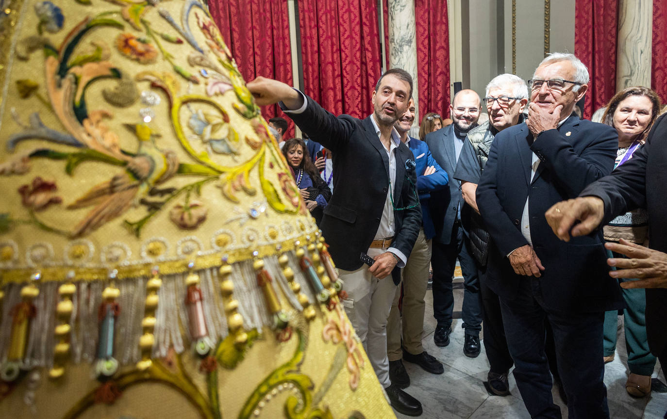 Así es el manto, al detalle, que llevará la imagen peregrina de la Mare de Déu en el Centenario de la Coronación