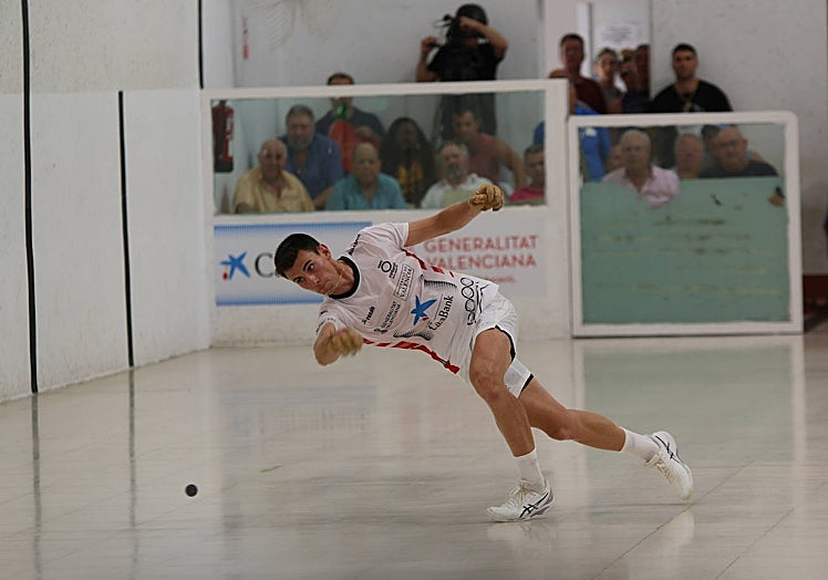 Tonet IV psrte como vigente campeón en raspall.