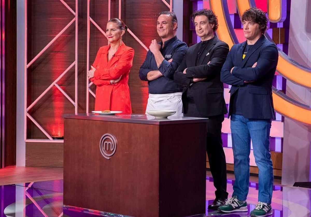 El jurado de 'MasterChef' junto a Ángel León, este lunes.