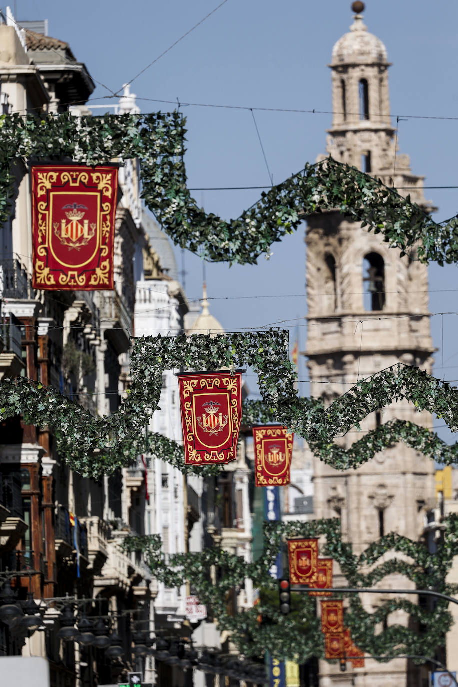 Valencia se engalana para celebrar los festejos del Centenario de la Coronación de la Virgen de los Desamparados