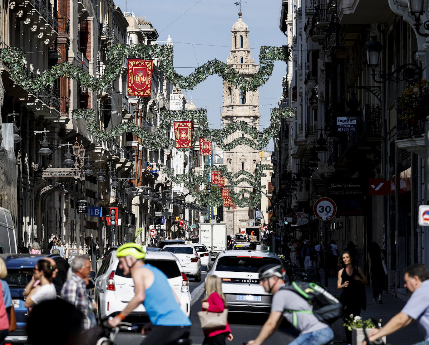 Valencia se engalana para celebrar los festejos del Centenario de la Coronación de la Virgen de los Desamparados