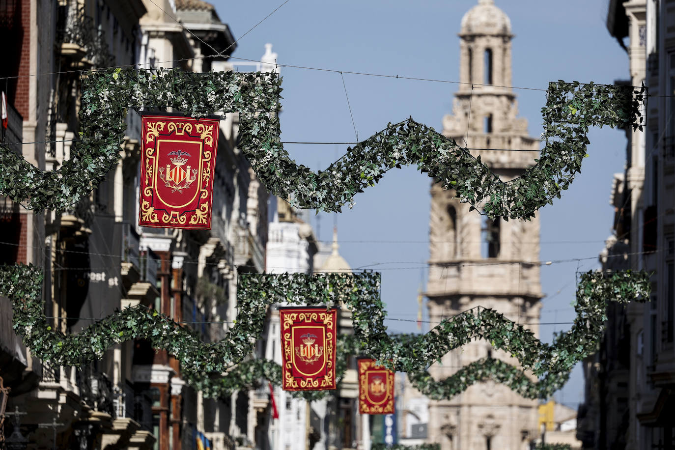 Valencia se engalana para celebrar los festejos del Centenario de la Coronación de la Virgen de los Desamparados