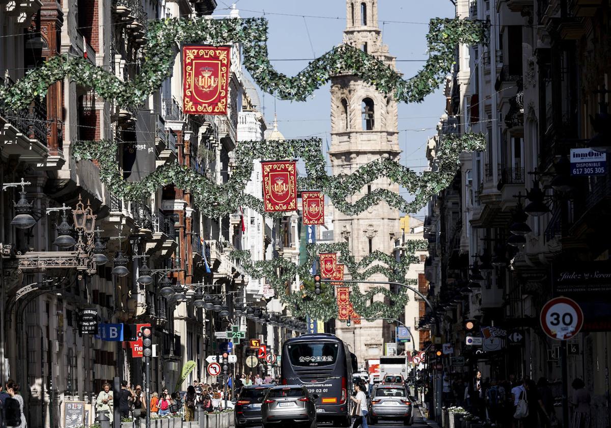 Valencia se engalana para celebrar los festejos del Centenario de la Coronación de la Virgen de los Desamparados