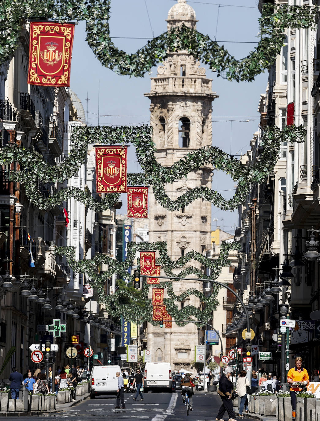 Valencia se engalana para celebrar los festejos del Centenario de la Coronación de la Virgen de los Desamparados