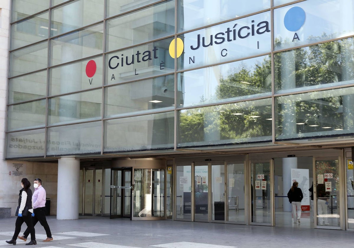 Entrada principal de la Ciudad de la Justicia de Valencia.