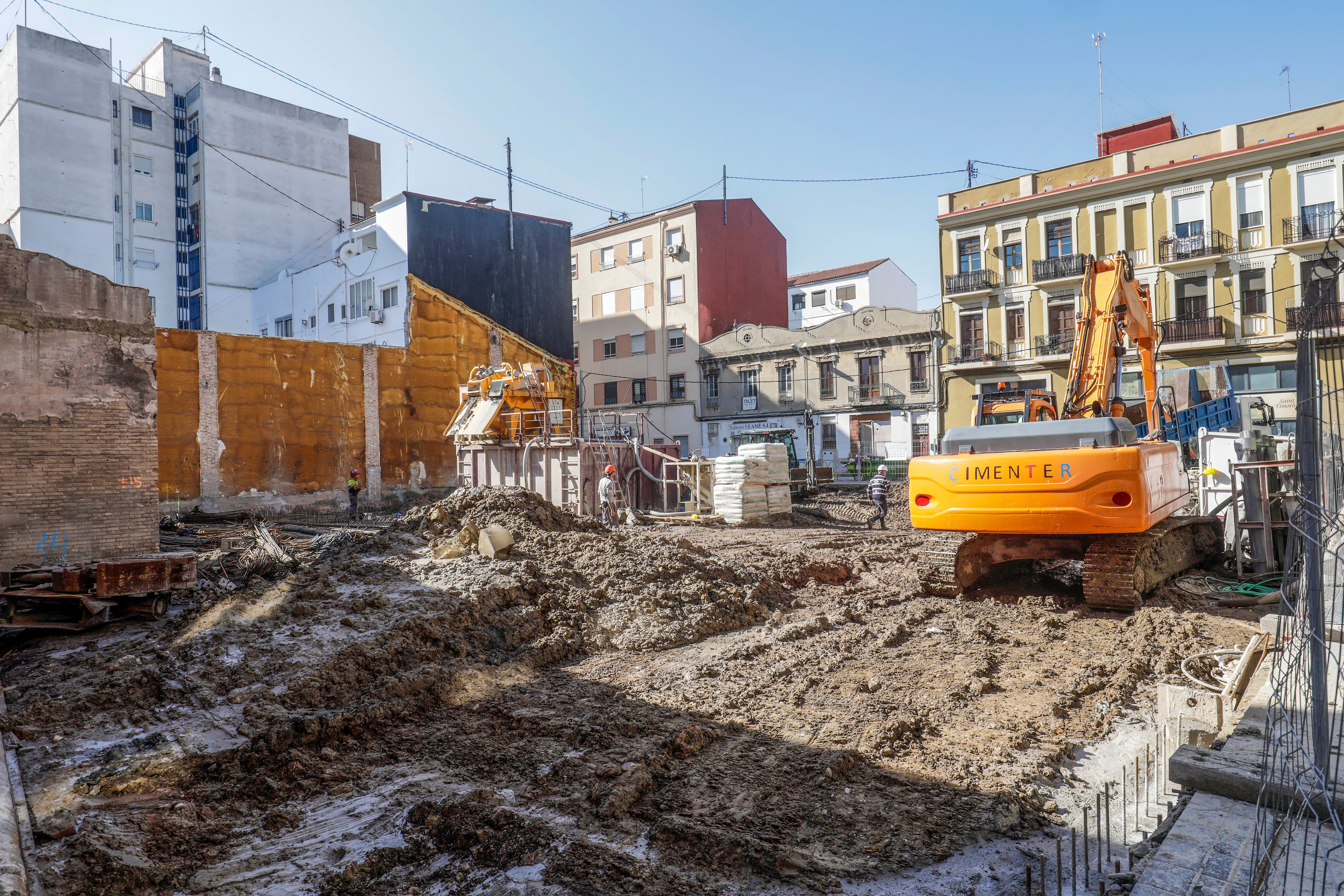 Obras en un solar del Cabanyal.