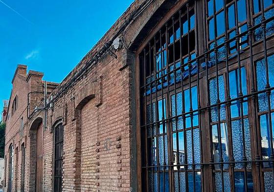 Mercader, situado en el arco de entrada de El Cabanyal.