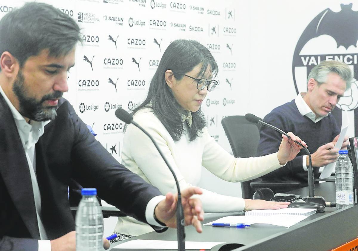 Javier Solís, Layhoon y Miguel Ángel Corona, en una comparecencia pública.