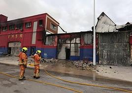 Las naves afectadas por el fuego en Manises.