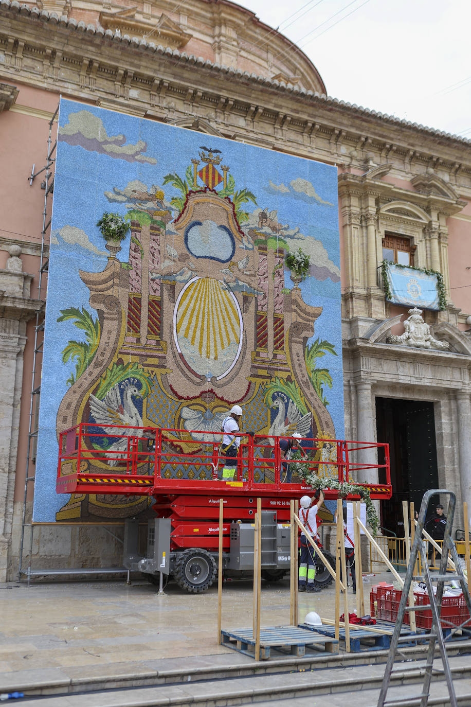 Así es el tapiz del Centenario de la Coronación de la Virgen de los Desamparados