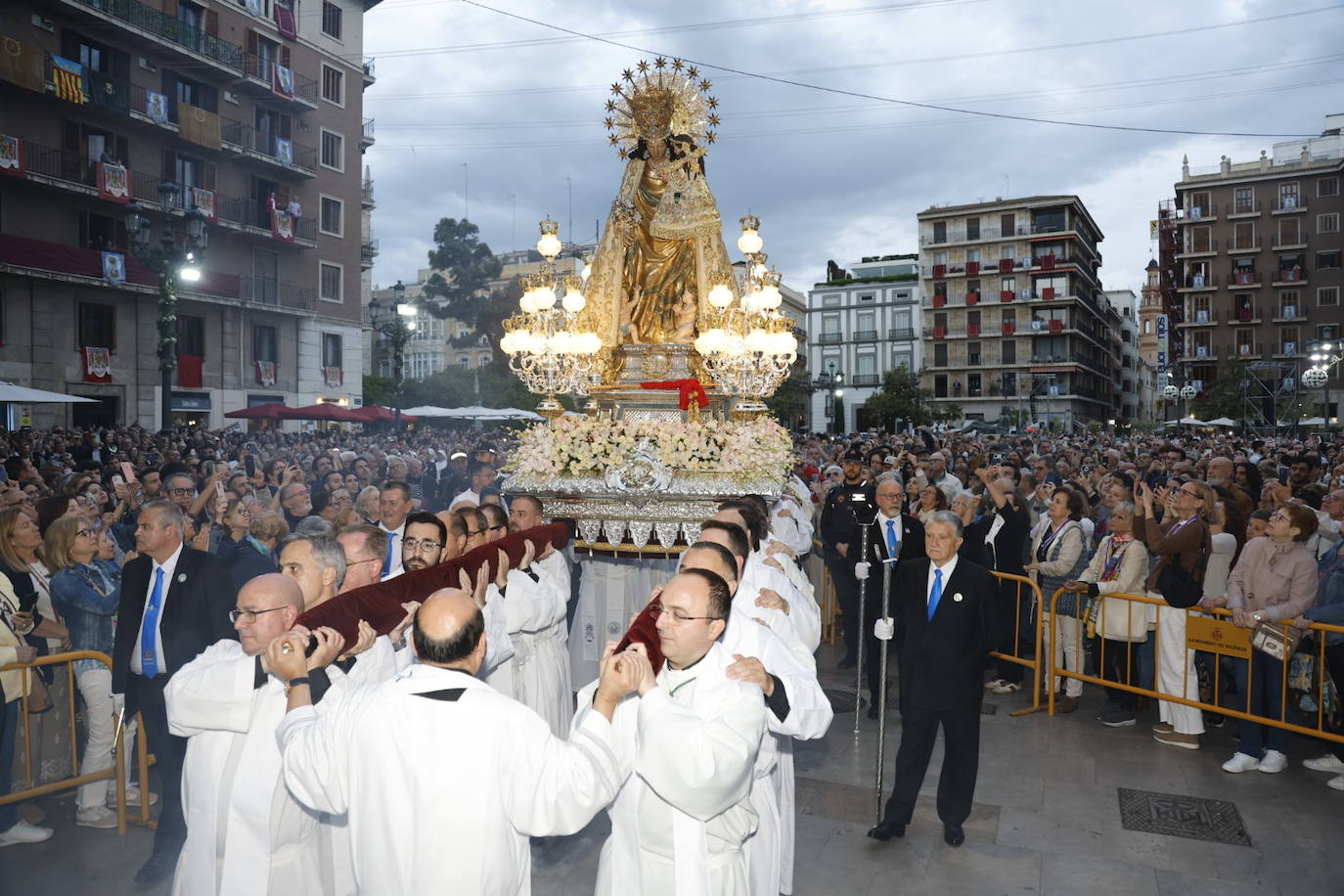 Salida extraordinaria de la talla original de la Virgen de los Desamparados