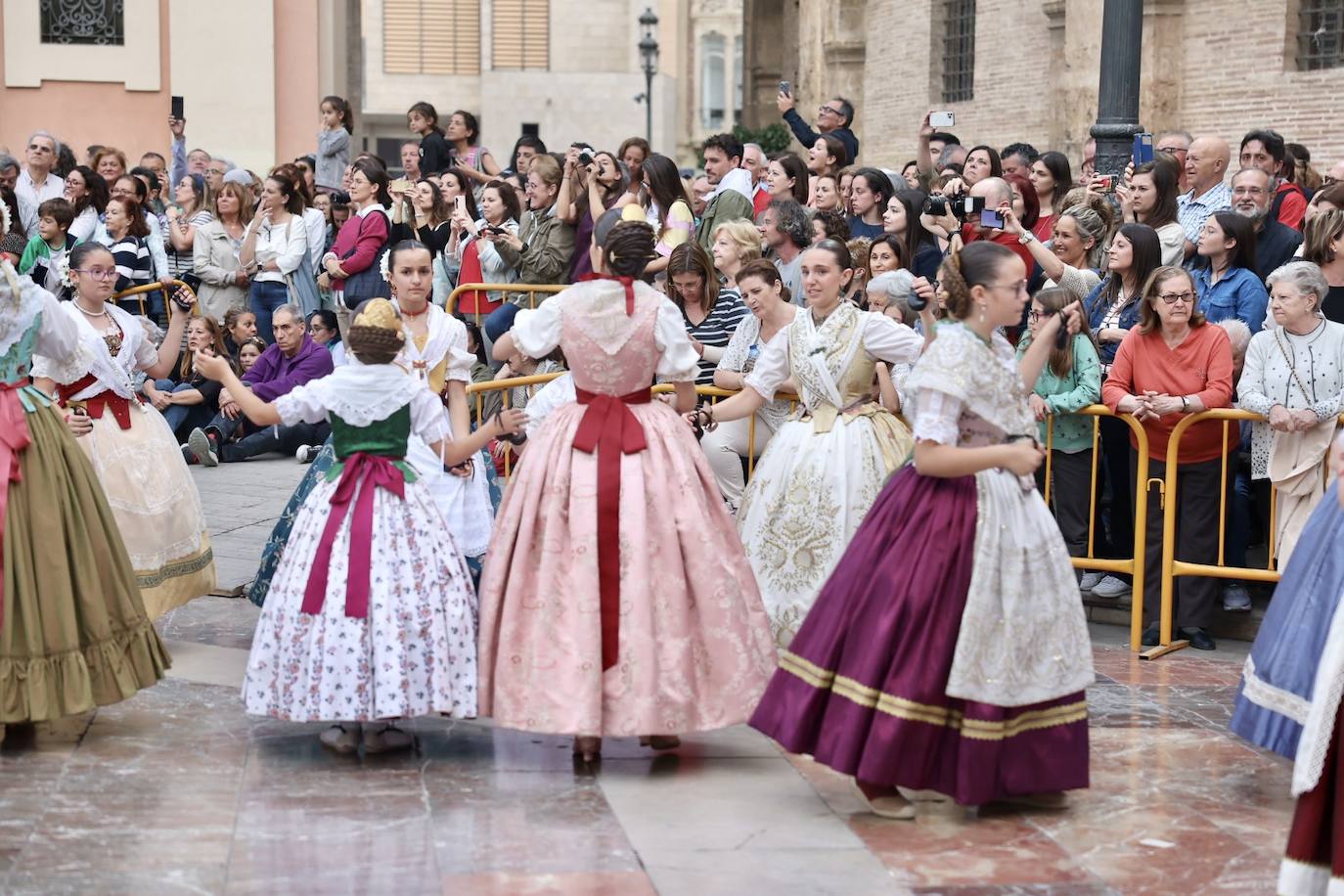 Dansà infantil a la Virgen de los Desamparados